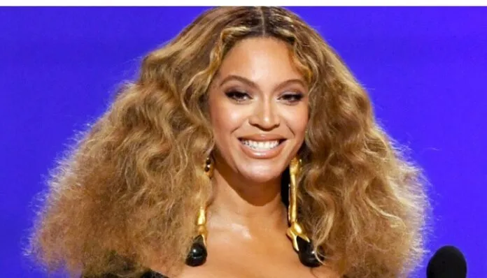 Beyoncé is First Black Woman to Top Billboard Country Chart